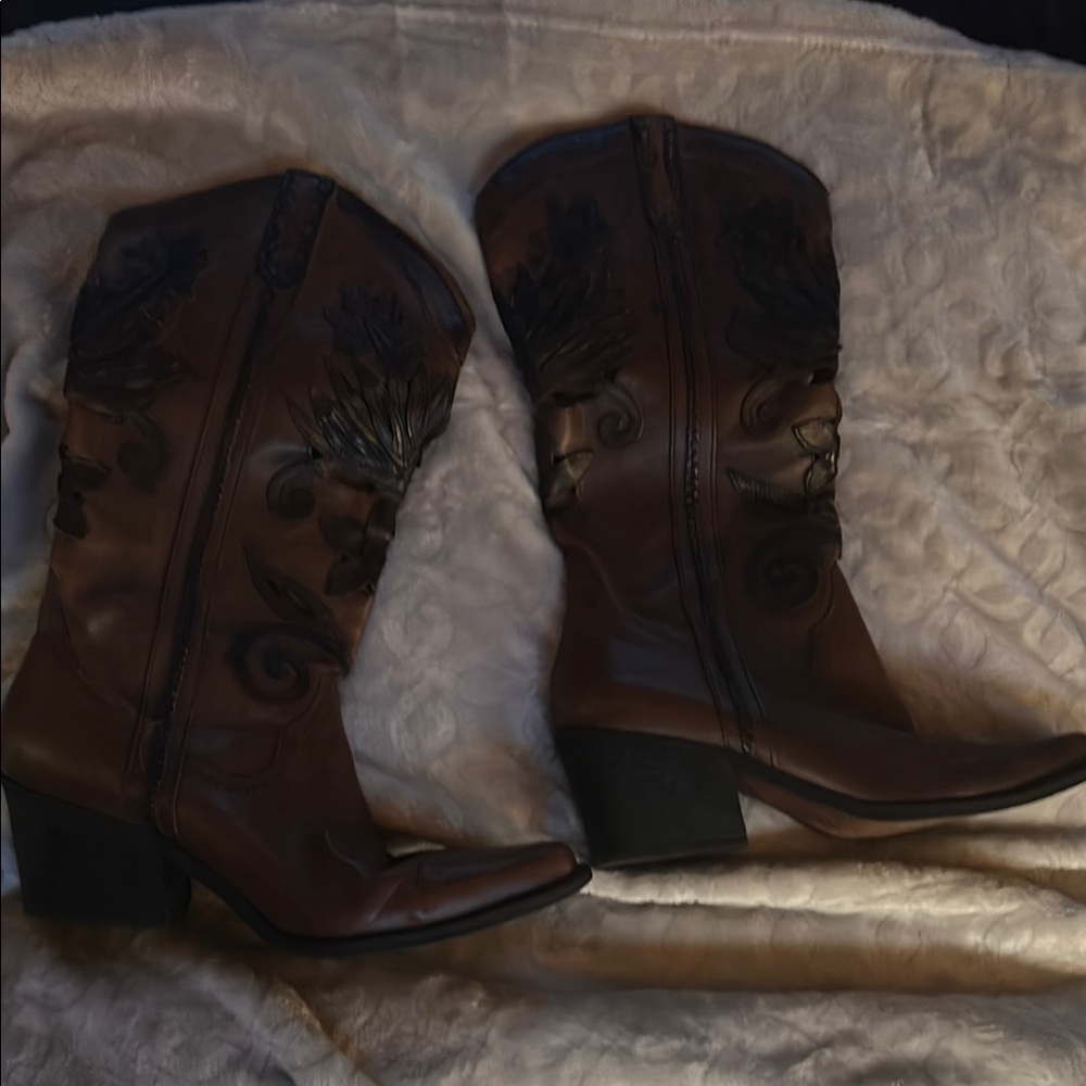 Carlos Santana Brown Heeled Boots with Western Flair